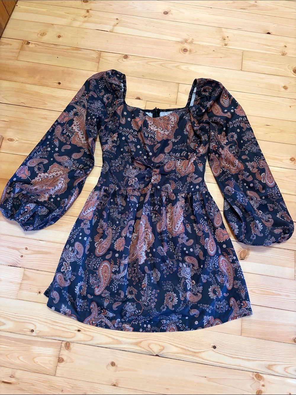 Women’s Black Paisley Long-Sleeve Mini Dress